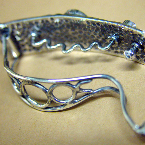 Barrette backside
